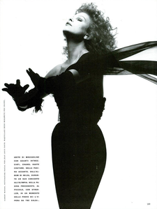 Milva_Watson_Vogue_Italia_November_1989_08.thumb.png.d401ce2619447db1e0c5d1665e263ac0.png