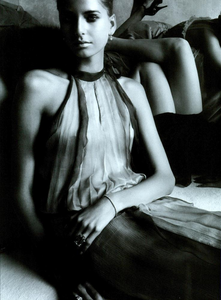 Munro_Vogue_Italia_October_2003_01.thumb.png.879e9c39a034e33d30e63d621b22cf99.png