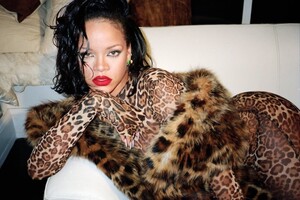 Rihanna-Sexy-Photoshoot-2.jpg