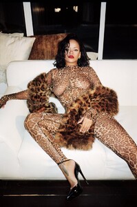 Rihanna-Sexy-Photoshoot-4.jpg