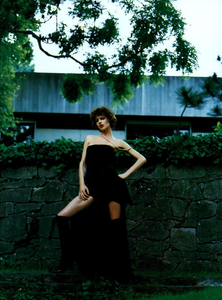 Saikusa_Vogue_Italia_October_2003_03.thumb.png.4c740acf34b52269f33c8d2a7fe0125d.png