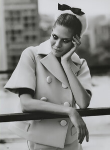 ScanDeLuxe_HarpersBazaarUS_Sept2003_FrankieRayder_07.thumb.jpg.33c8bb5a582a8128ae0de21b48568c75.jpg