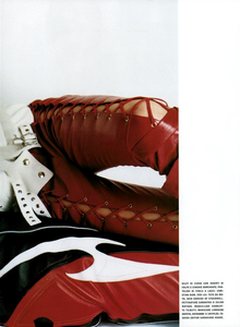 Testino_Vogue_Italia_October_2003_08.thumb.png.57c0511a0ed7a57cbd00f72a69c995c9.png