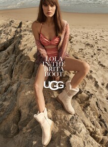 UGG-Fall-Winter-2017-Campaign116577.thumb.jpg.7615abbe5ac45b7514154564f8b7b563.jpg