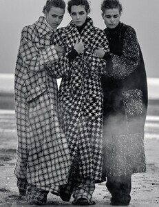 Vittoria-Luna-Birgit-Vogue-Germany-Cover-Photoshoot08.thumb.jpg.691fa650a4dfc23f68cd67d5fe59b575.jpg