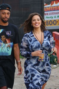 ashley-graham-arriving-at-a-concert-in-nyc-06-06-2019-4.jpg