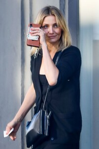 cameron-diaz-at-a-nail-salon-in-los-angeles-6-27-2019-1.jpg