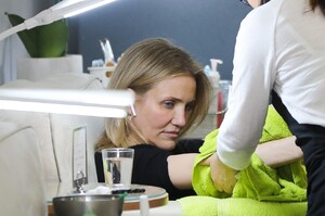 cameron-diaz-at-a-nail-salon-in-los-angeles-6-27-2019-4.jpg