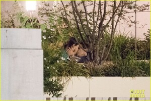 camila-mendes-charles-melton-pda-in-paris-04.jpg