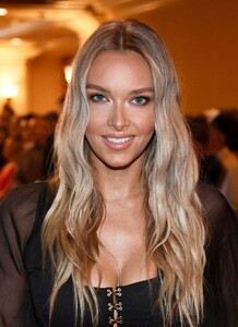 camille-kostek-2019-nhl-awards-in-las-vegas-2.thumb.jpg.e7947b4f060fea0dd8d81ed37c2be63d.jpg