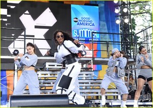 ciara-performance-on-gma-01.jpg