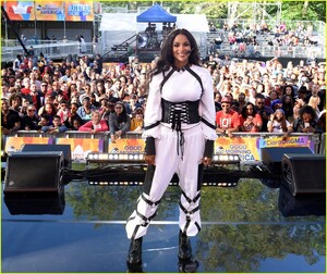 ciara-performance-on-gma-03.jpg