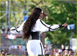 ciara-performance-on-gma-05.jpg