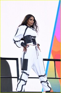 ciara-performance-on-gma-12.jpg