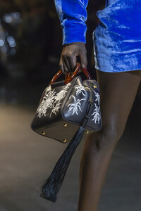 cushnie-clp-rf19-0062.thumb.jpg.5aa0dcb12567605554a195f6d9b45437.jpg