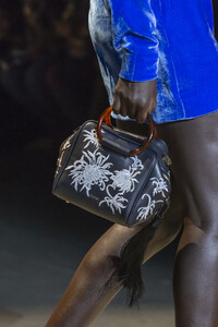 cushnie-clp-rf19-0066.thumb.jpg.daa53f636978db724699e87351c3511f.jpg
