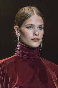 cushnie-clp-rf19-0187.thumb.jpg.e4c42e2e8ce2d8063e7c5e8e1040ec18.jpg