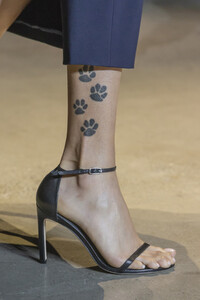 cushnie-clp-rf19-0343.thumb.jpg.5b41892ca2e17239c231726b4719ff59.jpg