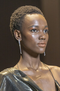 cushnie-clp-rf19-0508.thumb.jpg.443f5ae7f3dd9163c5e7762b377735de.jpg