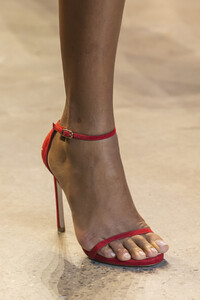 cushnie-clp-rf19-0926.thumb.jpg.c89263e2ab74484620a4c8bc77a7648f.jpg