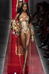 dsquared2-m-rs20-0392.thumb.jpg.e28123d70c116d9d32848928e044c99d.jpg