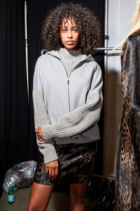 elie-tahari-bks-m-rf19-7385.thumb.jpg.837a0e9a5ddd63c9d7d372408ad95040.jpg
