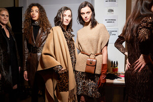 elie-tahari-bks-m-rf19-7395.thumb.jpg.0735996433a794e33d34a2fb5c33bb3d.jpg