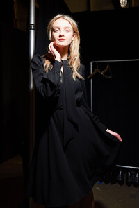 elie-tahari-bks-m-rf19-7435.thumb.jpg.1167ed7a3dab0da0cd80b19e13e38531.jpg