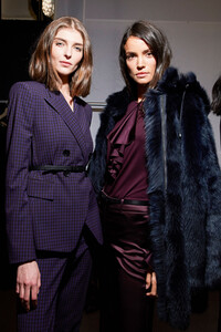 elie-tahari-bks-m-rf19-7478.thumb.jpg.b6aeb4921788e4a6fdef4d7ad1fd5b41.jpg