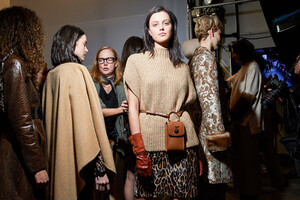 elie-tahari-bks-m-rf19-7523.thumb.jpg.9615d2d232e88f6b9d2041ac1ec5e114.jpg