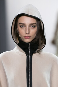 elie-tahari-clp-rf19-0083.thumb.jpg.052ac750f85f597009c01393afd8ccbc.jpg