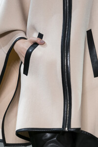 elie-tahari-clp-rf19-0087.thumb.jpg.cbcb260a525596f1d4f8c4ed3df5b9a3.jpg