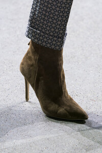 elie-tahari-clp-rf19-0109.thumb.jpg.aeeb2f0dc5fc11a84d12372ff69e2976.jpg