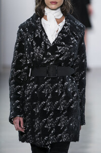 elie-tahari-clp-rf19-0243.thumb.jpg.07e87cd1e717cc2dd3c56b495417c9ea.jpg
