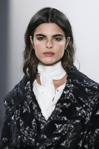 elie-tahari-clp-rf19-0246.thumb.jpg.61a9aa2a043aaec6330714c8561f1c5c.jpg