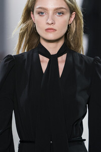 elie-tahari-clp-rf19-0267.thumb.jpg.c8f313eeddced502565d9c47ab97331c.jpg