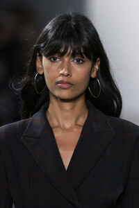 elie-tahari-clp-rf19-0296.thumb.jpg.1f595e52cc5a281751131caf32bebcf0.jpg