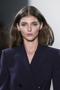 elie-tahari-clp-rf19-0326.thumb.jpg.e64abb57c6a9ce74eec9796702c0c845.jpg