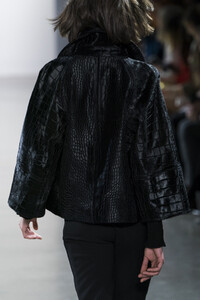 elie-tahari-clp-rf19-0418.thumb.jpg.df5193ebfe0e7589beac043352ab0c36.jpg