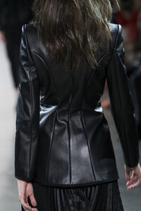 elie-tahari-clp-rf19-0434.thumb.jpg.e426d5ea175b87ac375c472f08a8e722.jpg