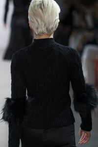 elie-tahari-clp-rf19-0450.thumb.jpg.79df2347dc51810ead7ce6c1dea811a1.jpg