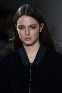 elie-tahari-clp-rf19-0455.thumb.jpg.fba32c4b82beb136c1a692eb24ae4cbe.jpg