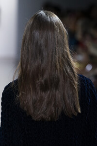 elie-tahari-clp-rf19-0464.thumb.jpg.9a606fc5b1c53ce411e23890e124898a.jpg