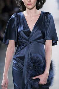 elie-tahari-clp-rf19-0472.thumb.jpg.59901a96b9414c76f5f6e8faaf1f00ad.jpg