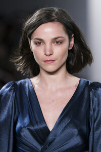 elie-tahari-clp-rf19-0475.thumb.jpg.1029ac8577bf1bb1676bac83645c2de4.jpg
