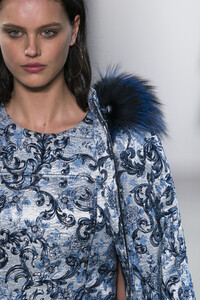 elie-tahari-clp-rf19-0498.thumb.jpg.008e514a1913d3f93cb018c217bd6bc6.jpg