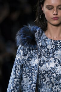elie-tahari-clp-rf19-0502.thumb.jpg.7841656358e0e0a09a6b8559706baaf9.jpg