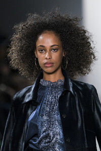 elie-tahari-clp-rf19-0516.thumb.jpg.9ea60846a8addfbb3dd94073f0962d25.jpg