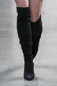 elie-tahari-clp-rf19-0541.thumb.jpg.382c4085e6ff12cabb899f6a062931c2.jpg