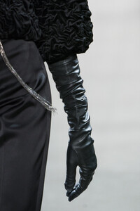 elie-tahari-clp-rf19-0634.thumb.jpg.9798d9a9954125efd011ee6ff401e4a1.jpg